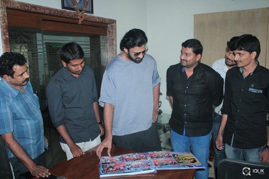 Karnataka-Fans-Meets-Prabhas